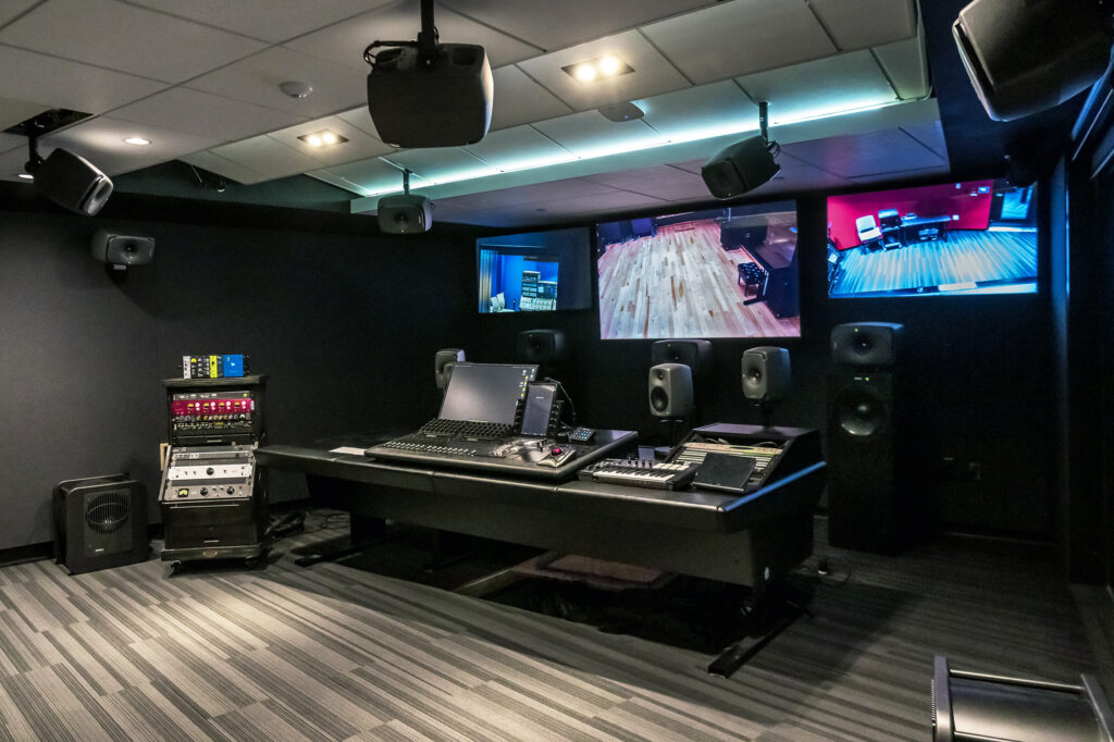 Nuevo Estudio Genelec en la universidad Webster.