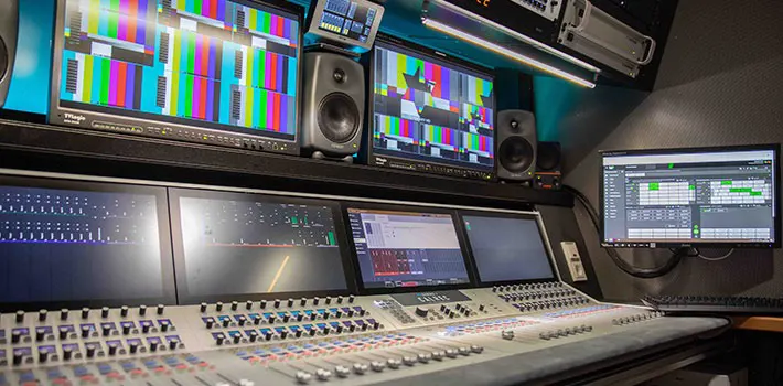 VCR-Expertos-en-soluciones-audiovisuales-y-multimedia-Unidad-Movil-Radio-y-Television